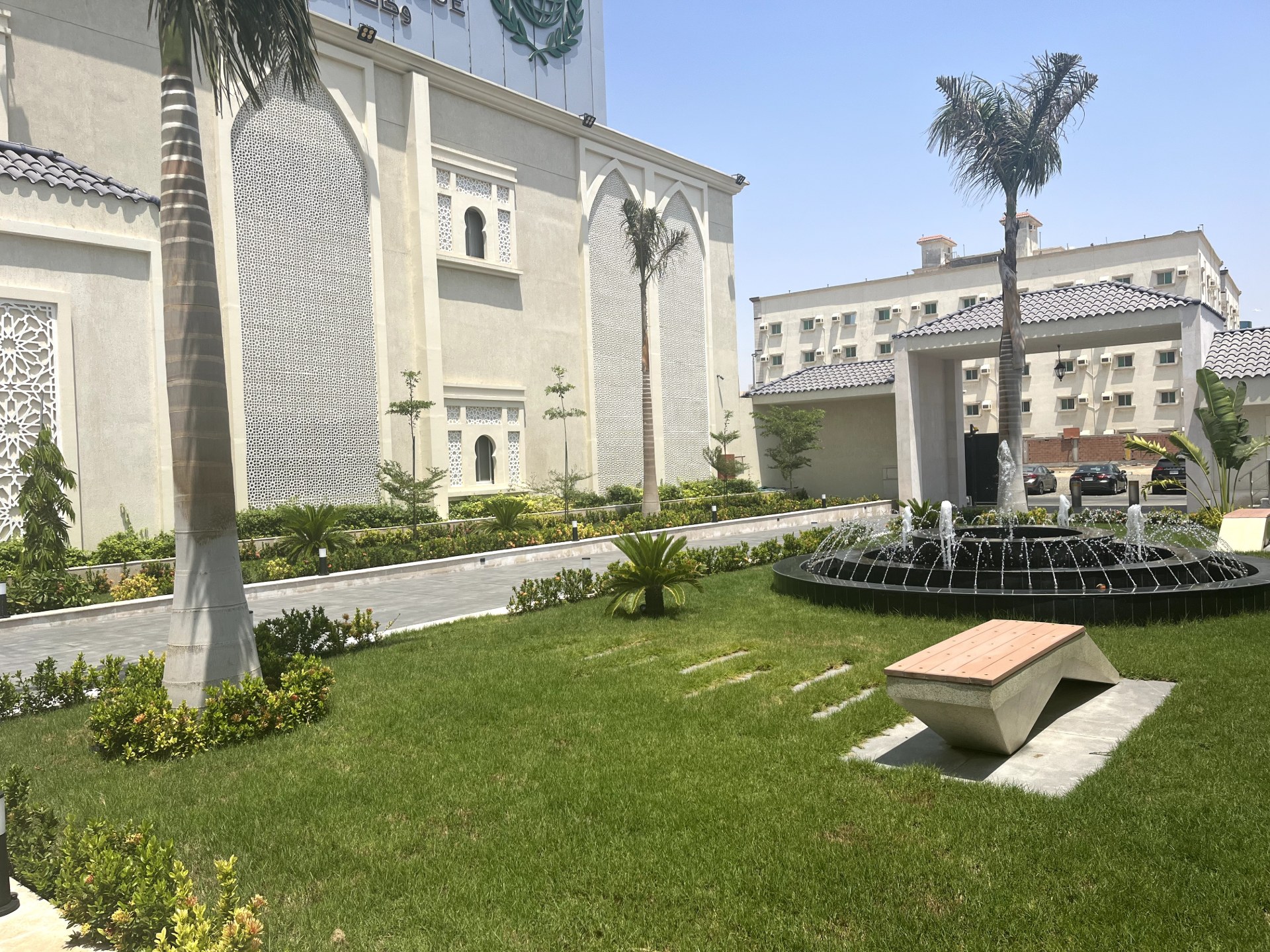 المباني العامة والحكومية والسكنية